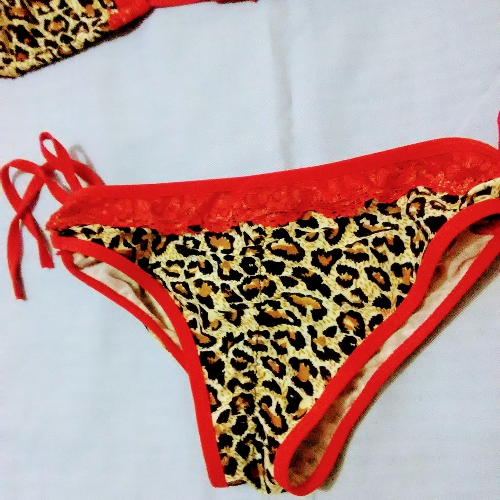 bikini - Picture 3 of 4